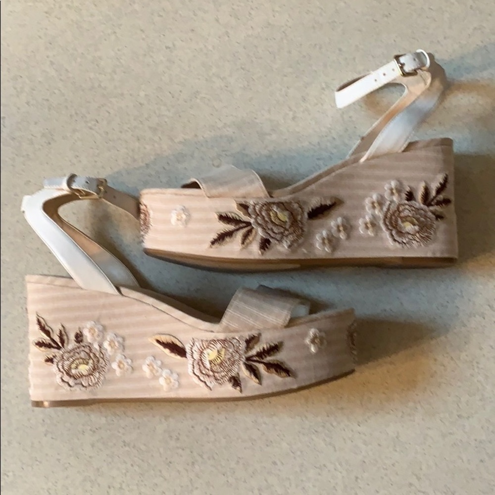Adorable Nine West strappy sandals